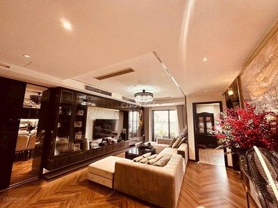 Chính chủ bán căn chung cư 3PN gần 136m2 Central Field 219 Trung Kính 3