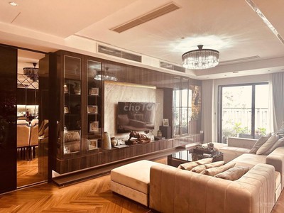 Chính chủ bán căn chung cư 3PN gần 136m2 Central Field 219 Trung Kính 5