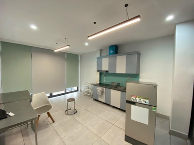 Nguyễn chí thanh  - tòa nhà văn phòng - khách sạn - ccmn đều đẹp - 72m - 10m ra ô tô tránh - bãi xe 4