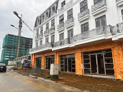 Tìm đâu ra nhà ngay trung tâm sapa với giá chỉ khoảng 60tr/m2 - chỉ 1 phút là ra hồ sapa 1