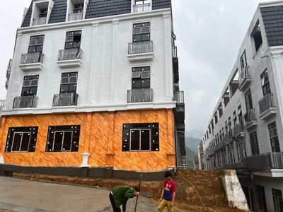 Tìm đâu ra nhà ngay trung tâm sapa với giá chỉ khoảng 60tr/m2 - chỉ 1 phút là ra hồ sapa 3