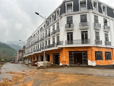 Tìm đâu ra nhà ngay trung tâm sapa với giá chỉ khoảng 60tr/m2 - chỉ 1 phút là ra hồ sapa 4