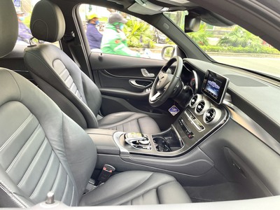 Cần ra nhanh xe GLC300-4matic sx 2016 5