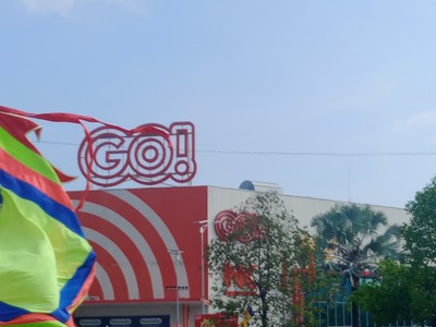 Bán nhà mặt tiền xe hơi,nhà mới ở ngay,tặng nội thất,diện tích 100m  5 20  giảm mạnh còn 5tỉ 0