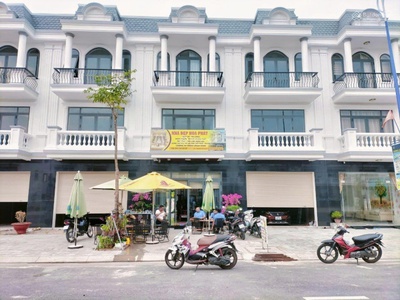 Nhà phố sỗ sẵn đã hoàn công sang tên công chứng ngay 0