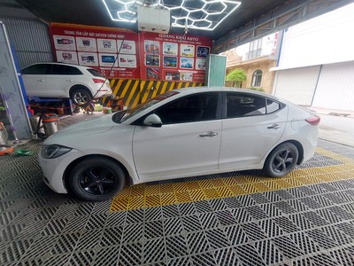 Hyundai Elantra 2017 1.6 MT 1