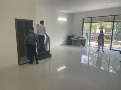 Cho thuê shophouse 15 tr 1 triệt 1 lầu , 2pn 3 wc thuận tiện kinh danh và ở 4