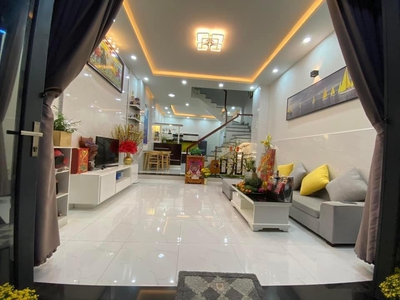 Nhà full nội thất đẹp đẽ sang trọng, gần ủy ban phường thạnh xuân 0