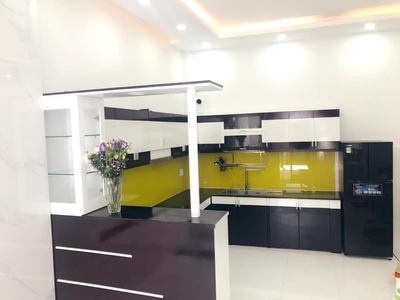 Nhà full nội thất đẹp đẽ sang trọng, gần ủy ban phường thạnh xuân 3