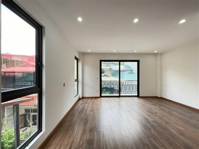 Chỉ hơn 8 tỷ có ngay nhà 6 tầng phố lê trọng tấn   thang máy   lô góc   nở hậu   ngõ thông   cách 2