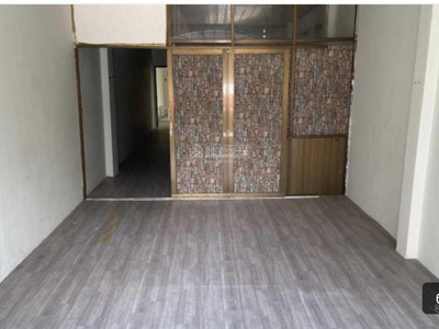 Chính chủ cho thuê nhà mặt tiền 1 trệt 1 lầu, diện tích sử dụng 160m2, 4 phòng ngủ, kinh doanh đẹp 4