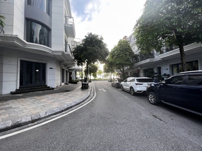 Cần bán gấp căn góc nhà phố liền kề Vinhomes Dragon Bay sát biển 130m2 3