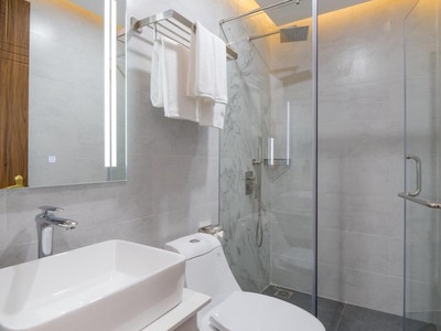 Bán toà ch 7 tầng, doanh thu 100tr/ tháng gần cầu trần thị lý,143m2, chỉ 27 tỷ 3