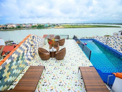 Giá tôt - khách sạn phố cổ- view sông thu bồn- thang máy- bể bơi 2
