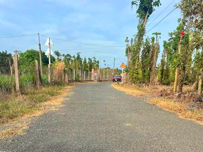 Bán lô đất mặt tiền đường nhựa 20x64 nở hậu 21m. có 80m2 thổ cư. 2