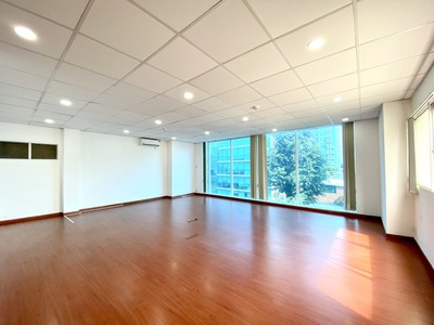 Văn phòng sàn 60m2 view kính, cửa sổ thông thoáng sang trọng tại Võ Văn Tần - Quận 3 0