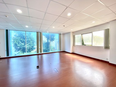 Văn phòng sàn 60m2 view kính, cửa sổ thông thoáng sang trọng tại Võ Văn Tần - Quận 3 1