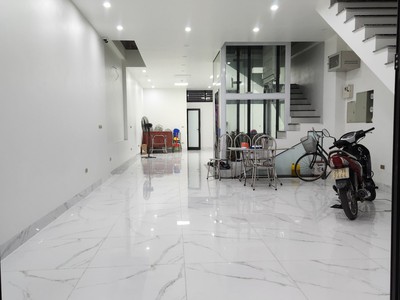 Cho thuê mặt bằng phố đê la thành gần ngã tư láng hạ đống đa  diện tích 260mx 6 tầng , mặt tiền 13m, 0