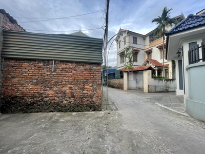 Đường trước đất ô tô tránh nhau  vị trí đất cách khu sầm uất như  bệnh viện đa khoa chương mỹ 2