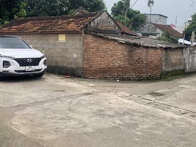 Đường trước đất ô tô tránh nhau  vị trí đất cách khu sầm uất như  bệnh viện đa khoa chương mỹ 3