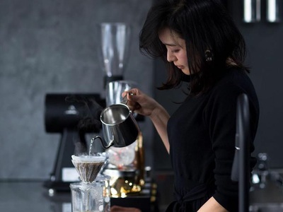 Cà phê quận tâm phú cần nhân viên phụ đứng bán 0