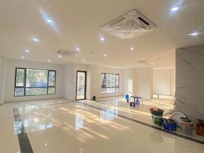 Cho thuê nhà mặt phố giải phóng ngã 3 đèn đỏ, 50m.x 4 tầng mt 4,5m 25tr vỉa hè 3,5m 2