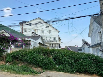 Đất biệt lập 2 mặt tiền tại ngô quyền phường 6 đà lạt 330m2 0