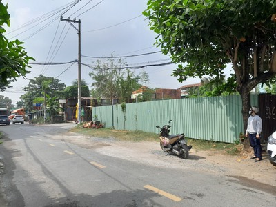 Lô đất mặt tiền đường 835 phú hữu DT 228m vị trí đẹp 0