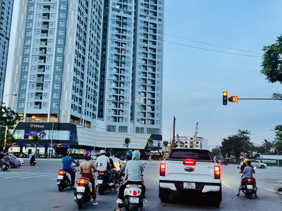 Nhà cách mặt đường võ nguyên giáp chưa đến 100m 3 tầng độc lập mới tinh 72m2 0