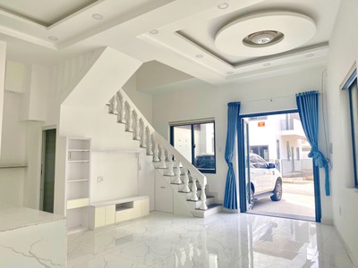 Cho thuê nhà nguyên căn hoàn TT Bến Lức - Căn góc 187m2, hướng đông nam, giá 11tr/tháng 1