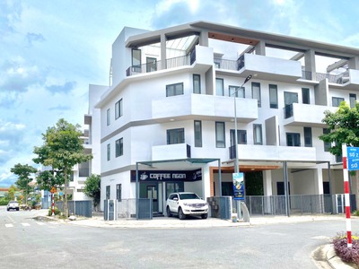 Cho thuê nhà nguyên căn hoàn TT Bến Lức - Căn góc 187m2, hướng đông nam, giá 11tr/tháng 0