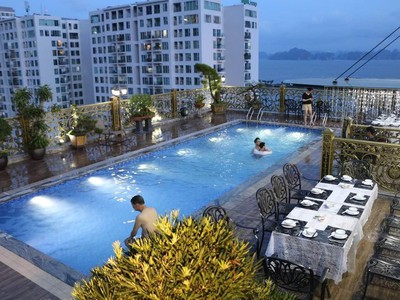 Bán Khách sạn 12 tầng 43p 221m2 View Vịnh Hạ Long, trung tâm du lịch cách Bãi tắm chỉ 300m 0