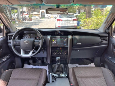 Bán xe Toyota Fortuner 2021, số sàn, máy dầu, màu nâu 1