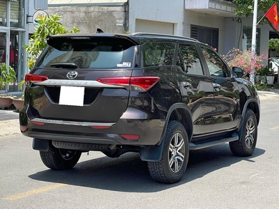 Bán xe Toyota Fortuner 2021, số sàn, máy dầu, màu nâu 5