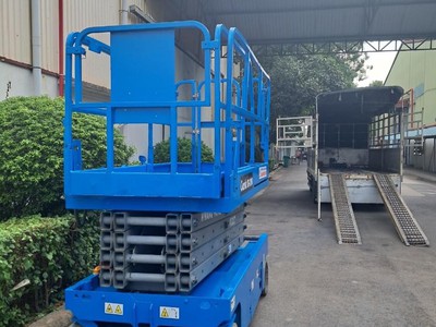 Cho thuê xe nâng người làm việc trên cao 2