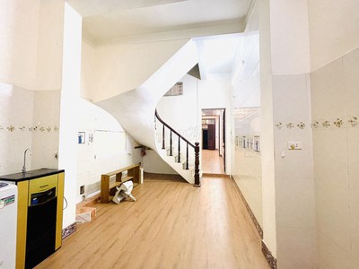 Cho thuê nhà 70m2 x 2 tầng, ngõ rộng ô tô đỗ cửa, 3 phòng ngủ đường Mai Dịch 9
