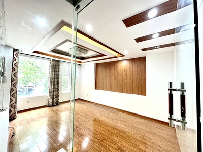 Bán nhà Mặt Đường Hoàng Minh Thảo, mặt tiền gần 6m 1