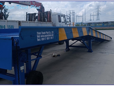 Chuyên sản xuất Cầu xe nâng Cầu dẫn lên Container 2