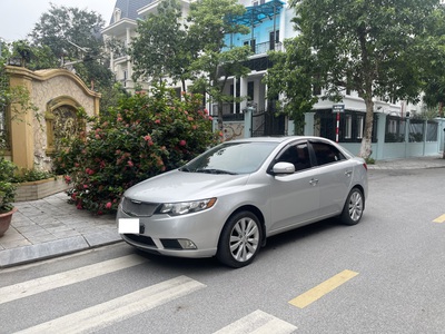 Tôi cần bán chiếc xe ô tô Kia Forte 1.6SLI SX 2010 màu bạc Số Tự Đông 0