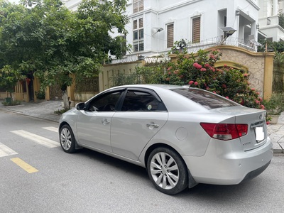 Tôi cần bán chiếc xe ô tô Kia Forte 1.6SLI SX 2010 màu bạc Số Tự Đông 5