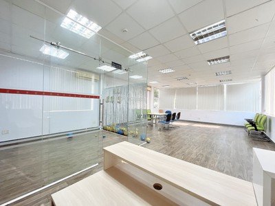 Sàn đẹp giá rẻ tại trung tâm Quận 1 diện tích 95m2 view full kính 0