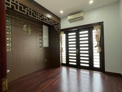 Bán gấp nhà 5 tầng cực đẹp tại phố Lâm Hạ Long Biên 69m2 giá cực sốc 0