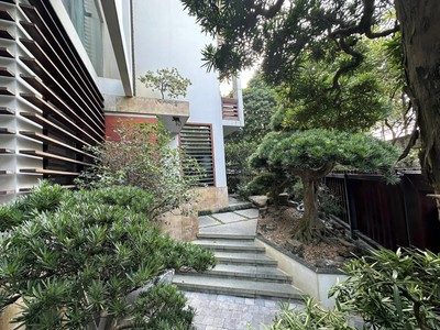 Cho thuê biệt thự tại vườn đào, lạc long quân. 100tr 0