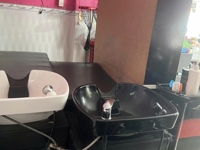 Cần sang tiệm tóc nail mi dọn vào là lm ngay tiệm hoạt động đc 4 năm 1