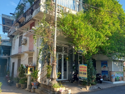 Cho thuê mặt tiền cạnh ngã 3 điểm dừng đèn xanh đèn đỏ thái phiên giao lê duẩn huế 2