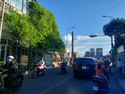 Cho thuê mặt tiền cạnh ngã 3 điểm dừng đèn xanh đèn đỏ thái phiên giao lê duẩn huế 0
