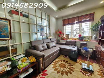Bán gấp căn hộ phố duy tân: 101m2 x 3 pn, sẵn lốt ô tô, ở ngay, hơn 5 tỷ 2