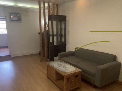 Cho thuê căn hộ tập thể tầng 5  trạigăng, phố thanh nhàn, quận hai bà trưng. 0