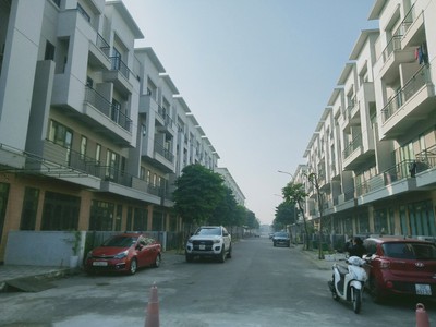 Bán nhà 4 tầng giá 39tr/1m2, mặt tiền kinh doanh tốt, vị trí thuận tiện tại Vsip Từ Sơn 2