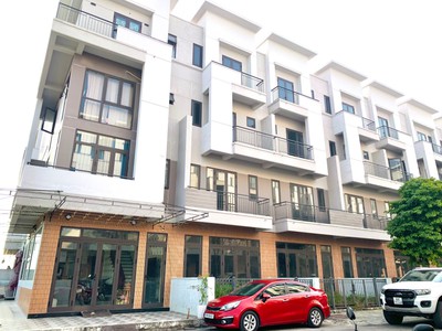 Bán nhà 4 tầng giá 39tr/1m2, mặt tiền kinh doanh tốt, vị trí thuận tiện tại Vsip Từ Sơn 3